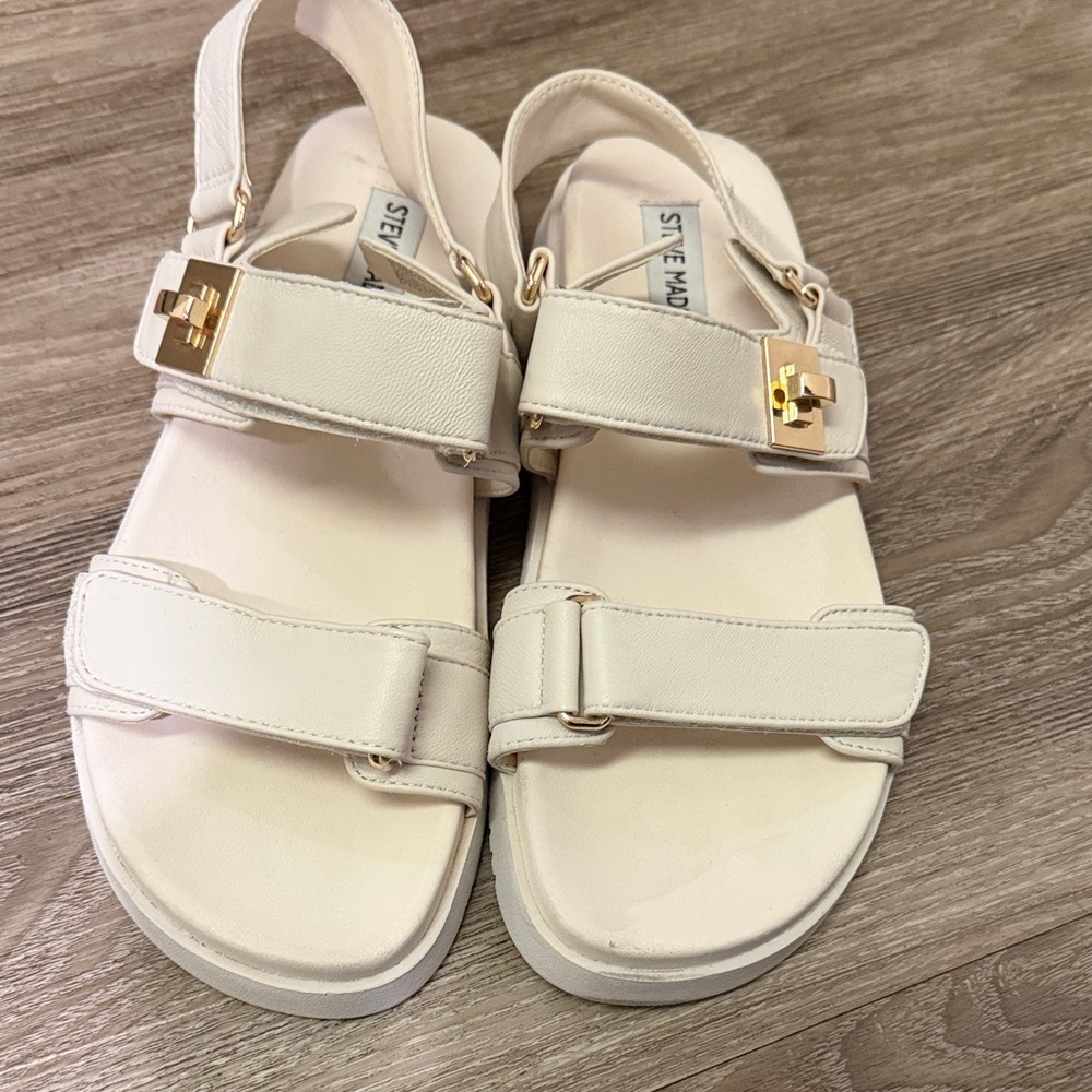 Steve Madden Cream Sandals with Gold Accents Sz: 8.5
